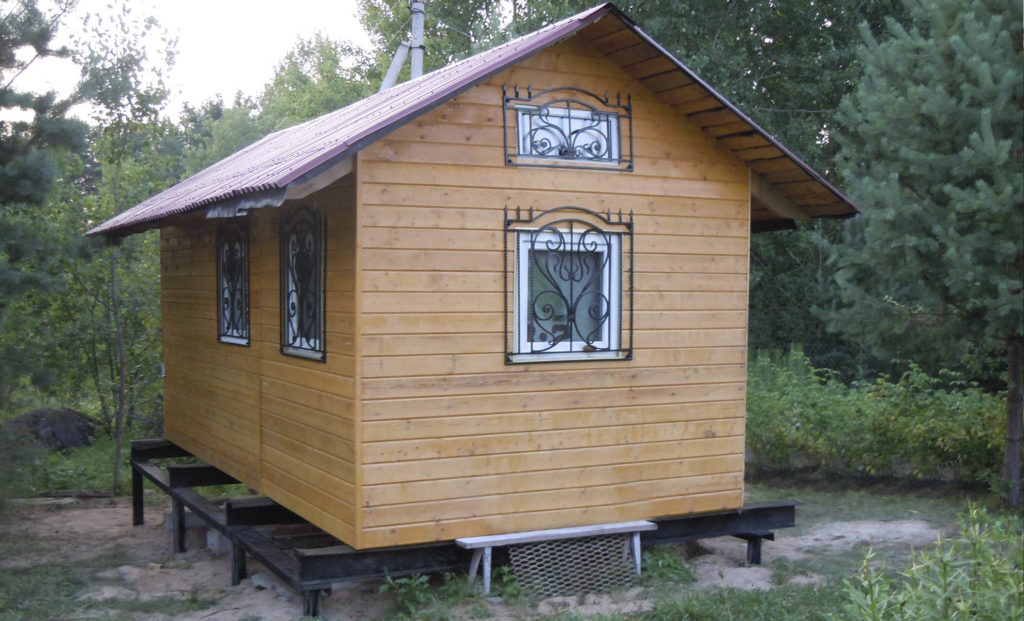 замена фундамента деревянного дома на винтовые сваи